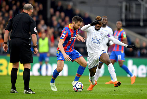 屆再次披上 屆再次披上